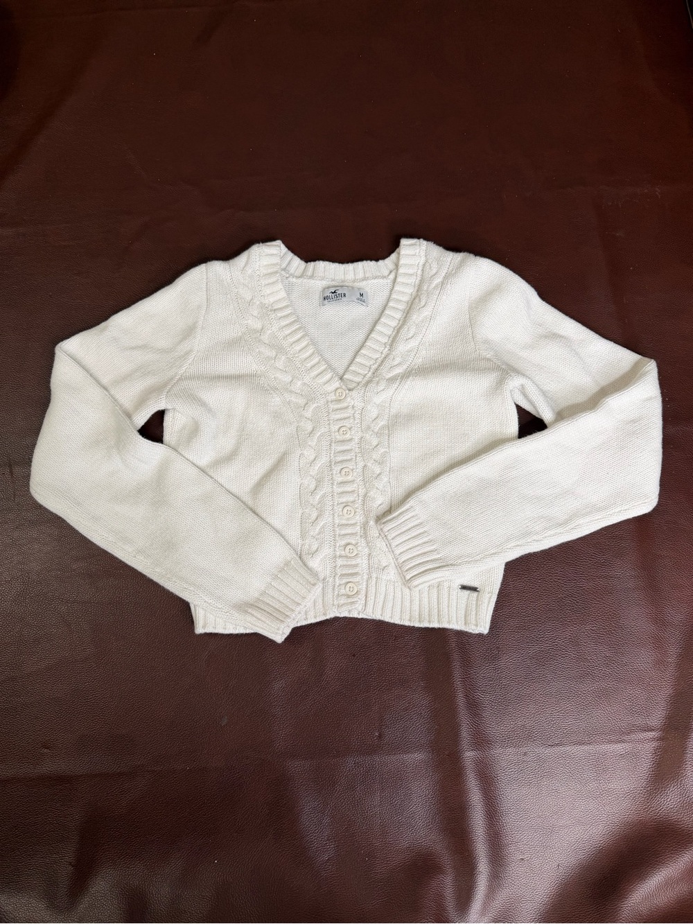 Hollister White Cable-Knit V-Neck Womenβs Sweater